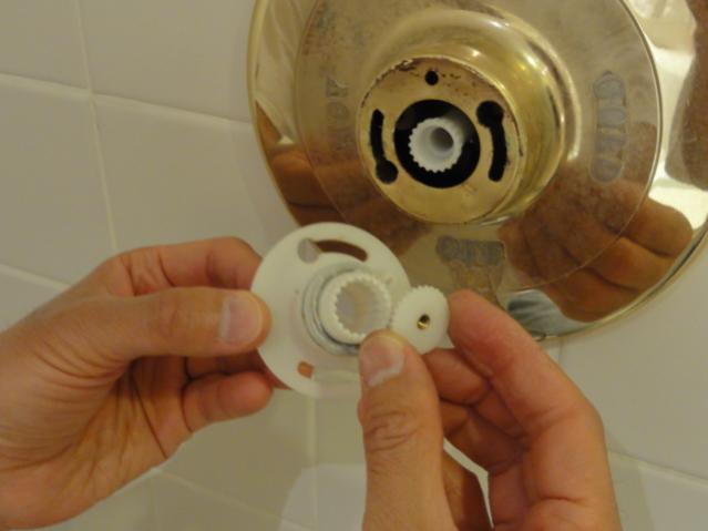 Name:  DSC06122 Shower Broken Part .jpg
Views: 156
Size:  25.4 KB