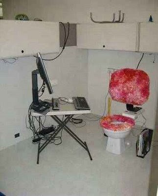 computer-in-bathroom-photo-funny.jpg