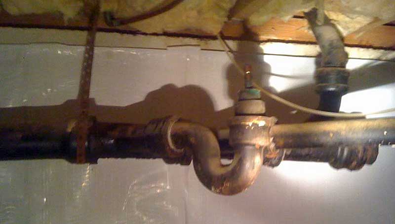 cast-iron-plumb-leak.jpg
