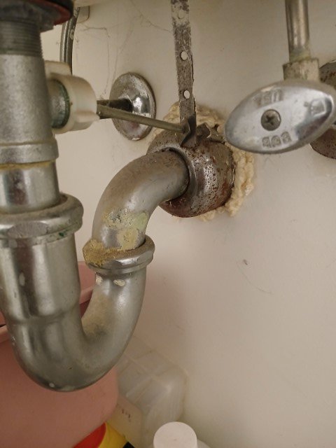 drain pipe wall fitting (Small).jpg