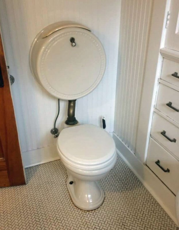 pill-box-toilet-munoz.jpg