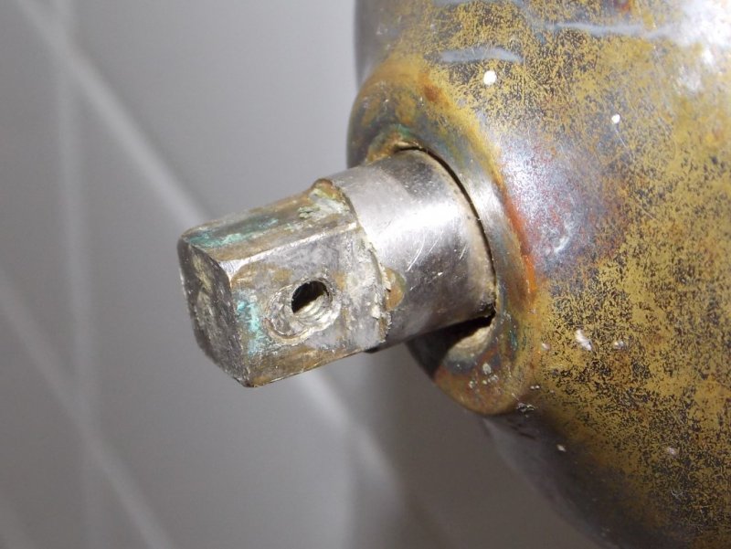 Shower valve stem (a) (185kb).JPG