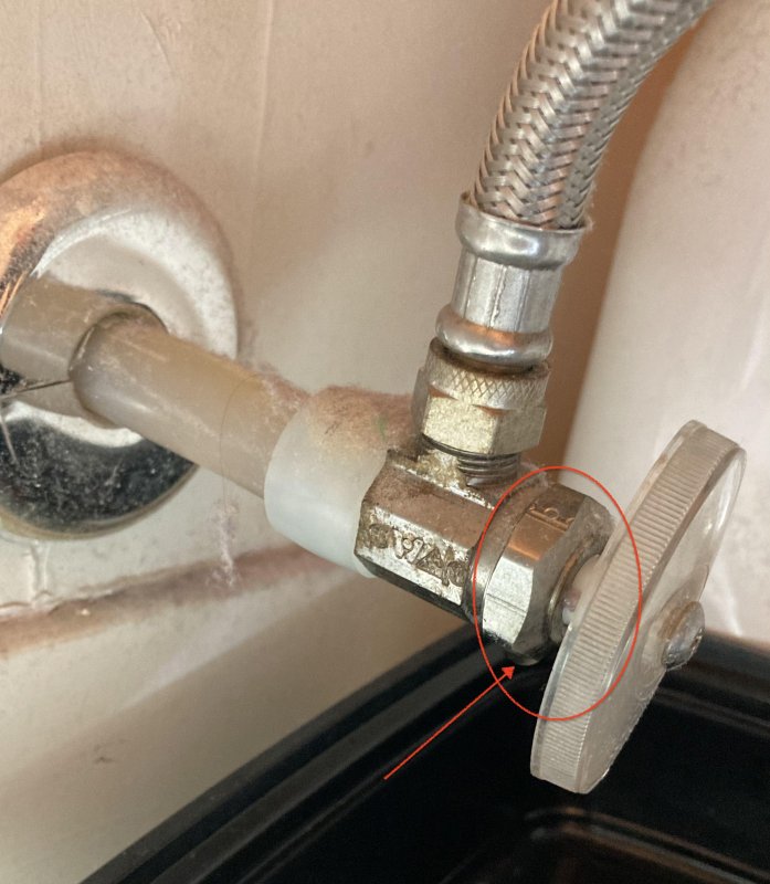 toilet-shut-off-valve-leak.jpg