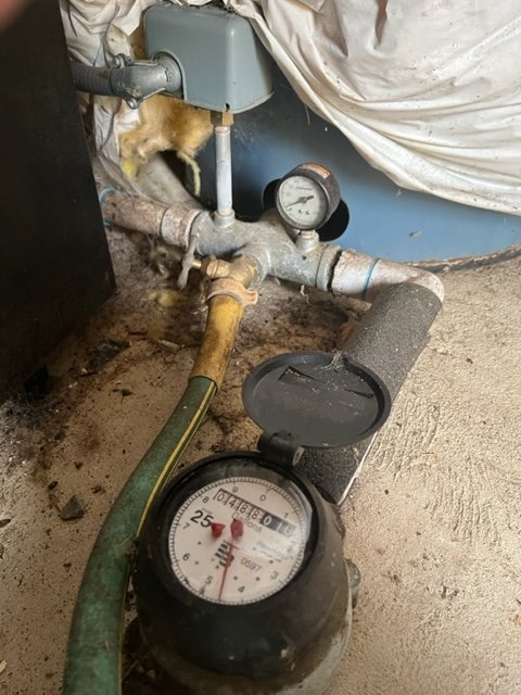 Well Pump Pressure Valve( or ) and Flow Meter   Jul 26, 2023.jpg