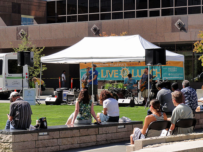 live_at_lunch_5077.jpg