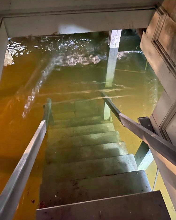 water-heater-flooded-basement-tsonov-01.jpg