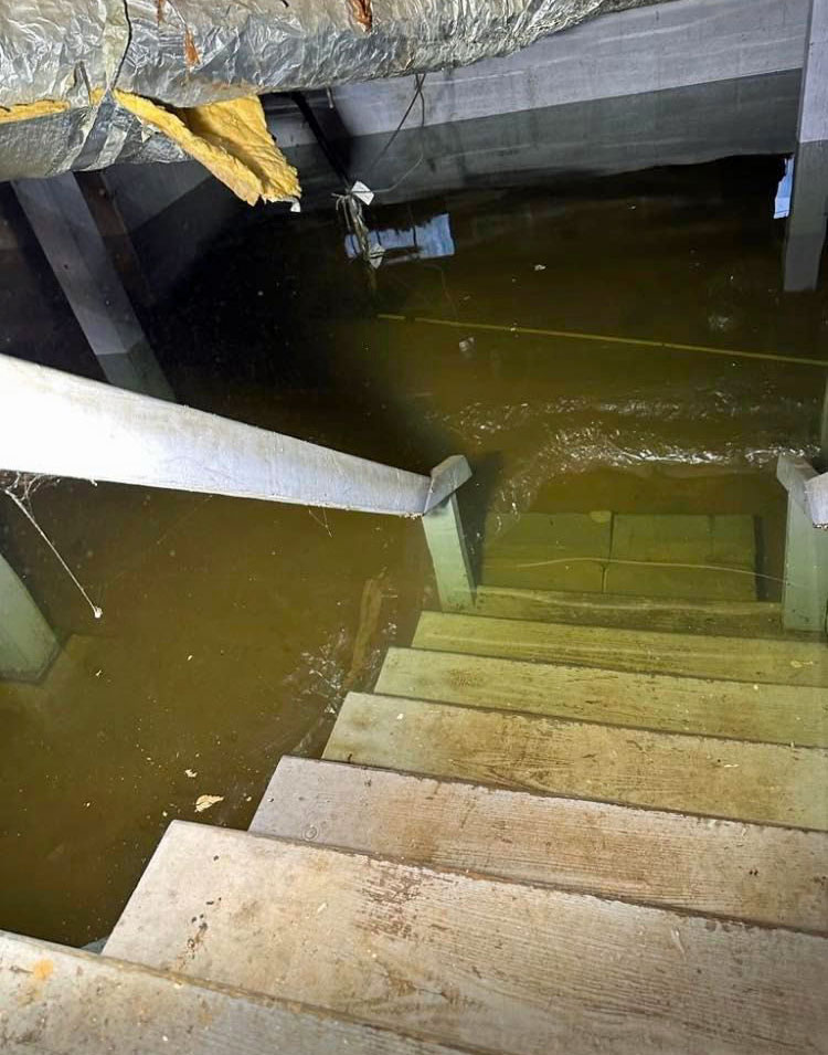 water-heater-flooded-basement-tsonov-02.jpg